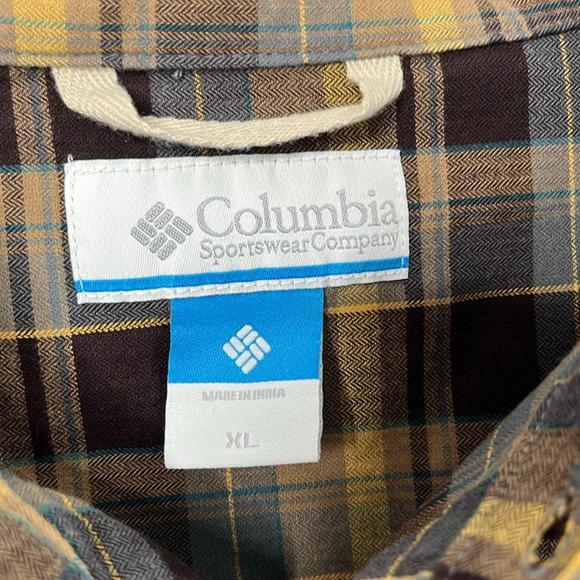 Bundle of 2 Men’s Plaid Long Sleeve Button Down Shirts - Picture 3 of 8